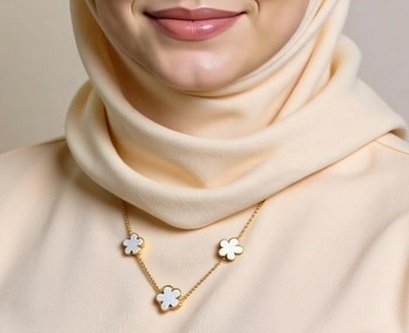 White shell necklace, rose