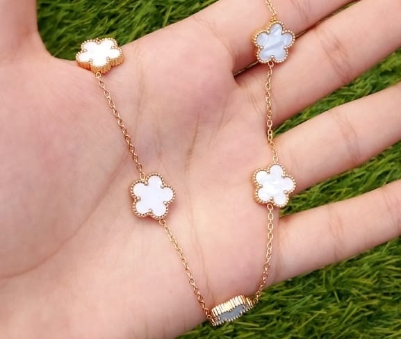 White shell necklace, rose