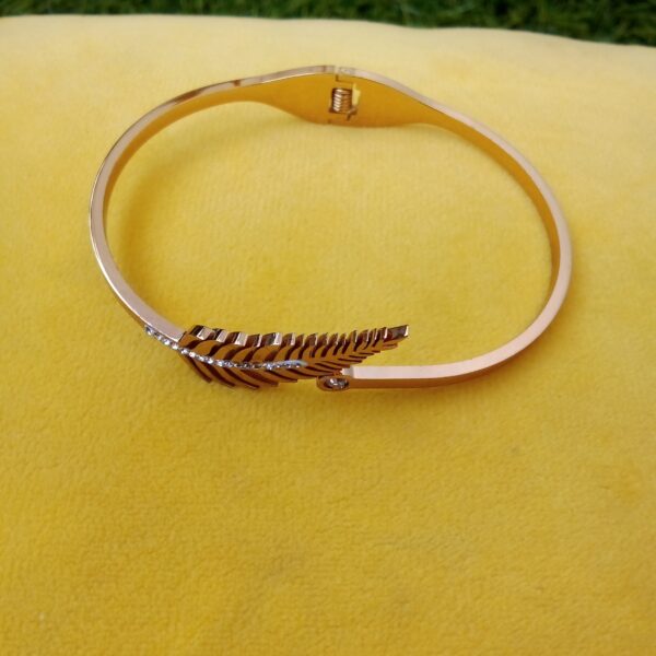 Tree leaf bracelet